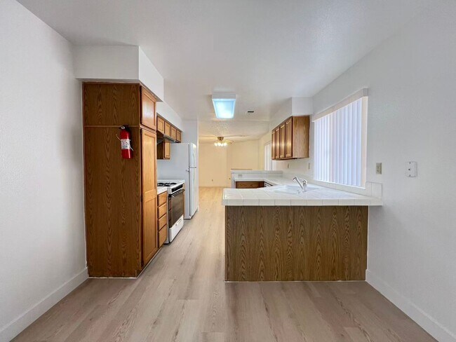 Building Photo - 10001 Dove Ridge Dr