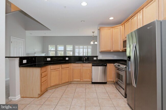 Building Photo - 13960 Greendale Dr
