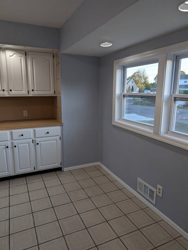 Building Photo - 132 Avondale Dr