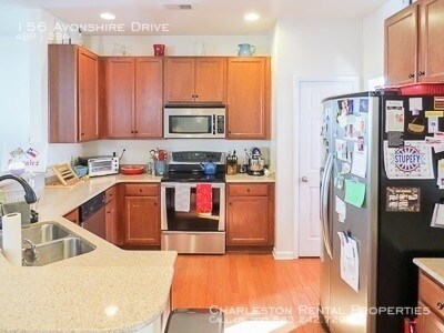 Building Photo - 156 Avonshire Dr