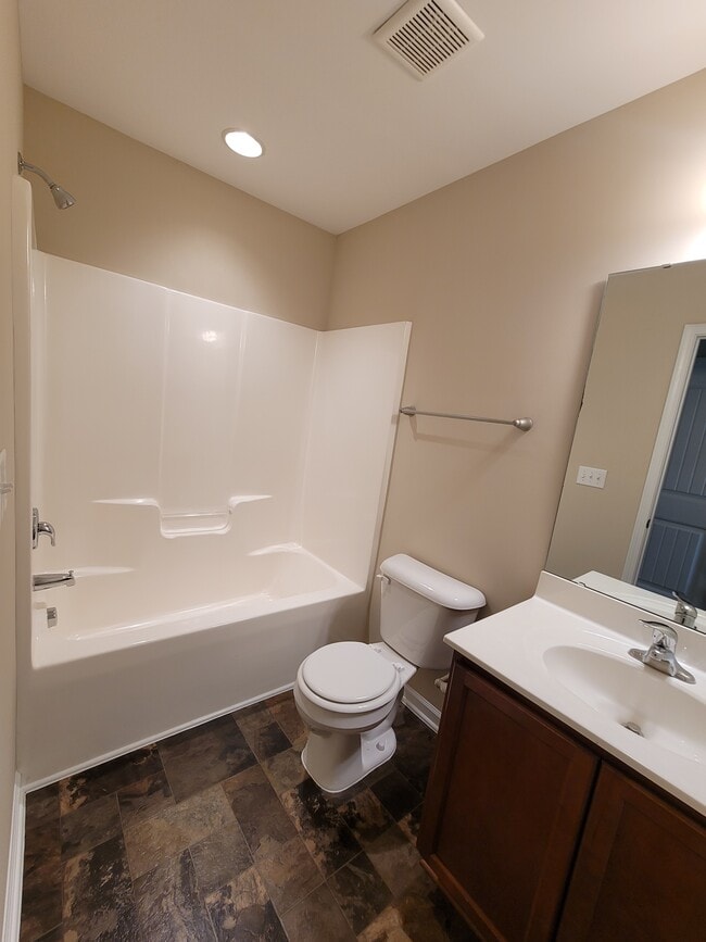 Building Photo - 4464 Middletown Dr