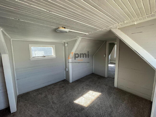 Building Photo - 5539 Claude Ave