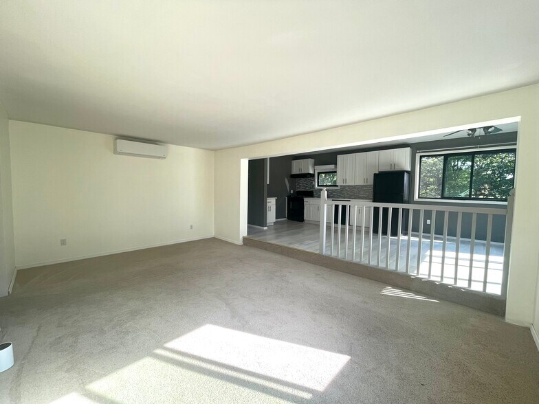Building Photo - 21 Hemlock Hl