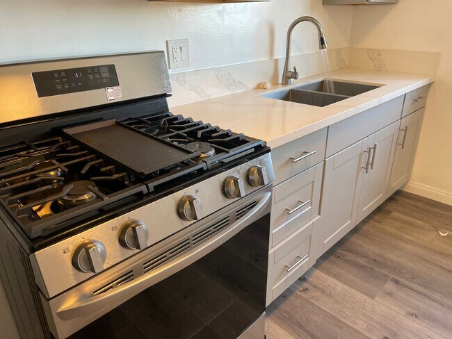 Kitchen - 1714 Grove St