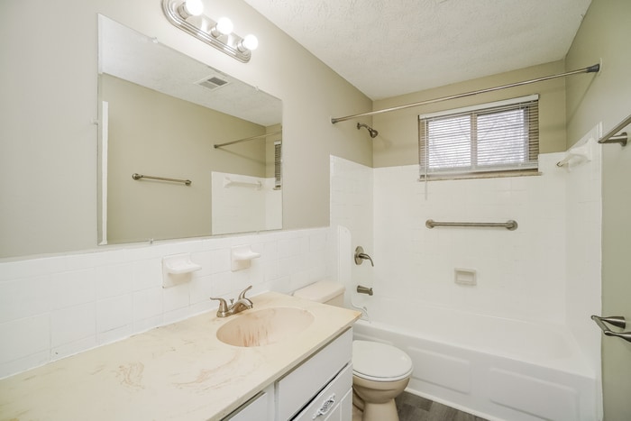 Building Photo - 3222 Fontaine Rd