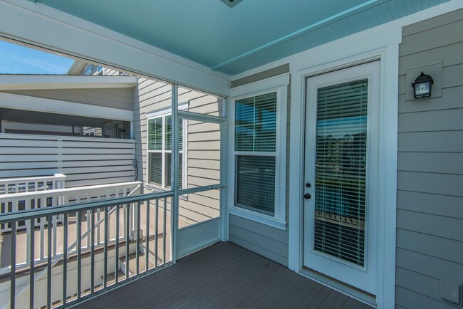 Building Photo - Beautiful Oyster Point Townhome - Mt. Plea...