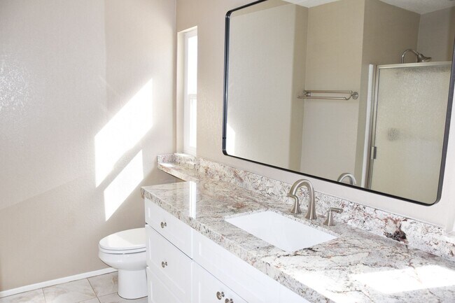 Building Photo - Beautiful 2 Story Home For Rent