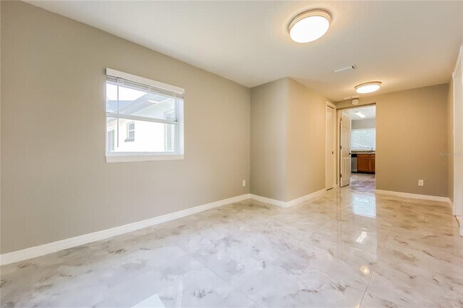 Building Photo - 4223 W Grace St