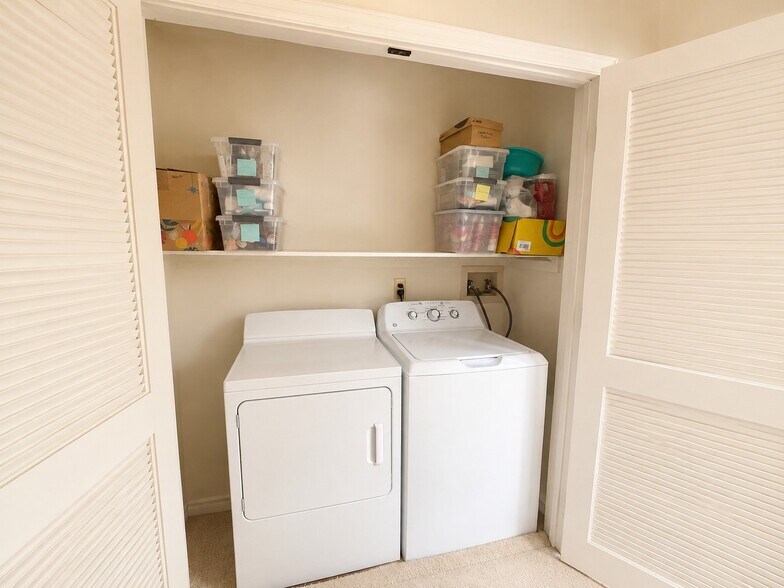 Upstairs laundry - 14 Inverrary Pl