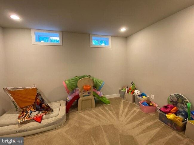 Building Photo - 2233 N Underwood St