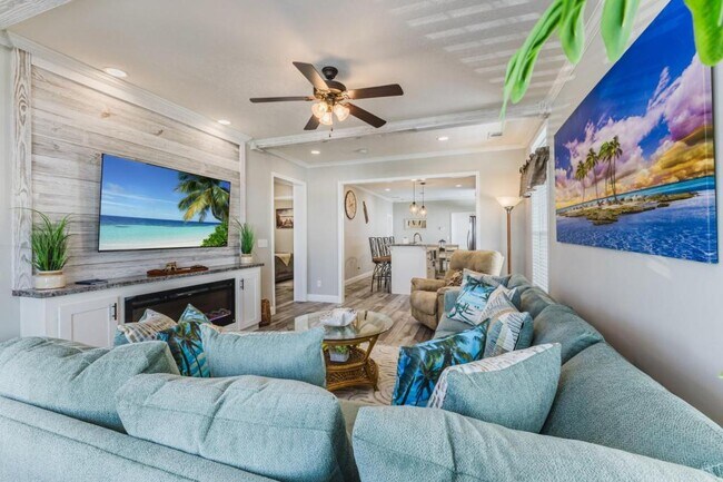 Building Photo - 12581 Coconut Dr