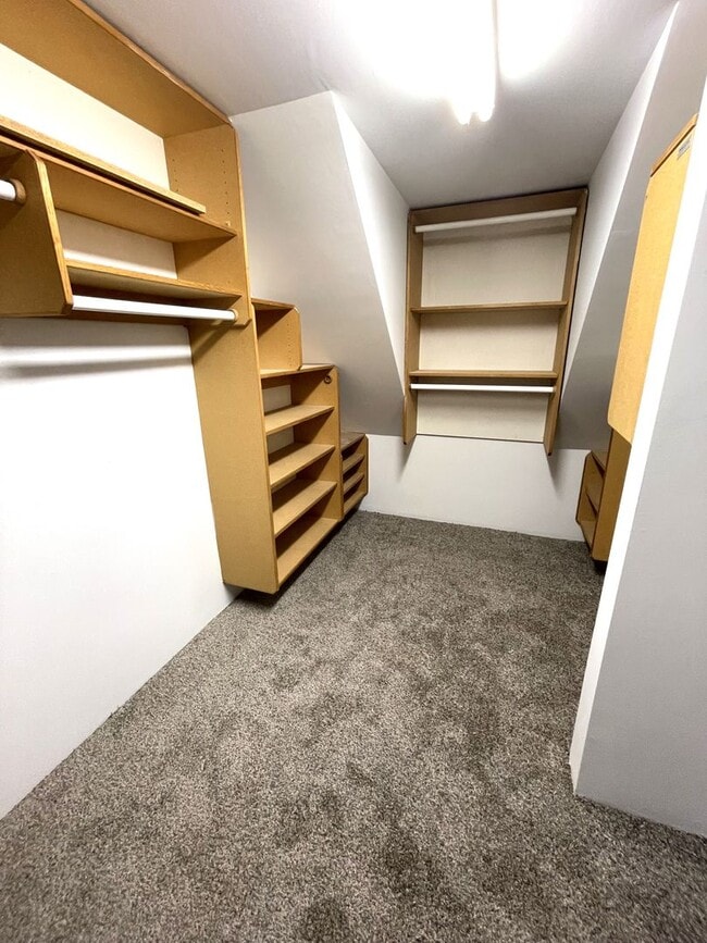 Building Photo - $1975 FOR RENT - SINGLE UPDATED FAMILY HOU...