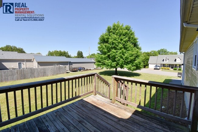 Building Photo - Adorable 3BR/2BA, attached 2 car garage in N. Murfreesboro on a corner lot!
