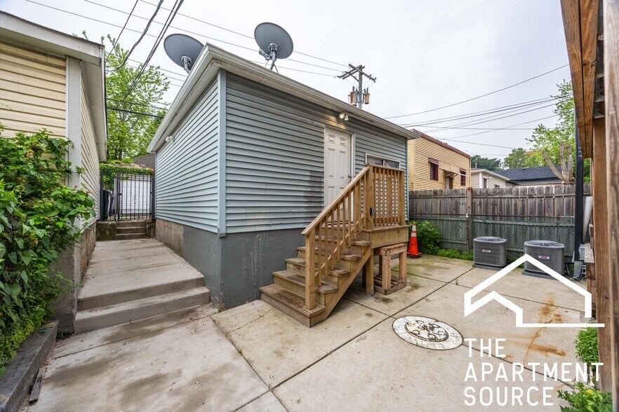 Building Photo - 2243 W 23rd Pl