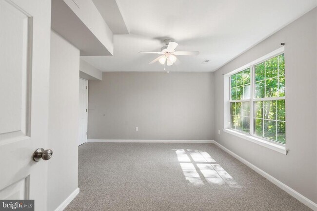 Building Photo - 34 Westhampton Ct