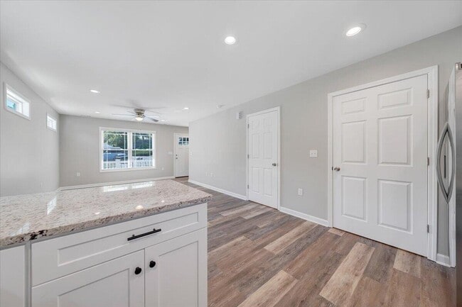 Building Photo - 1702 Baldwin Ave NE