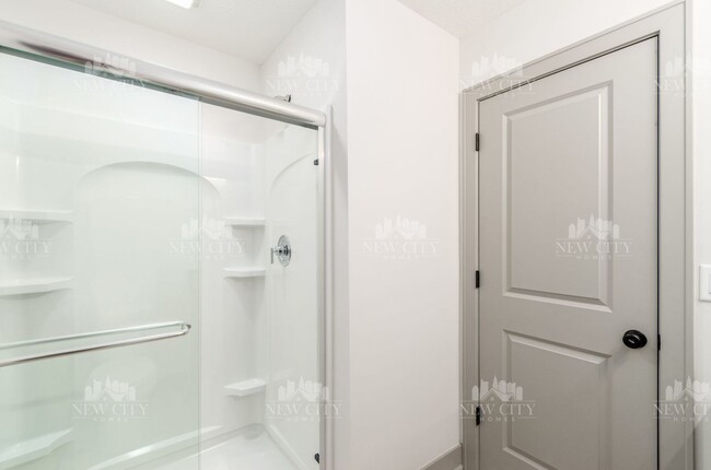 Building Photo - BRAND NEW! 2 Bedroom 2 1/2 Bathroom Newly ...