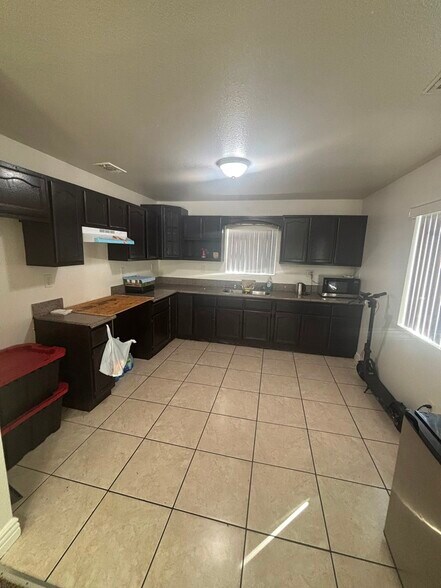 Building Photo - 9123 Baring Cross St