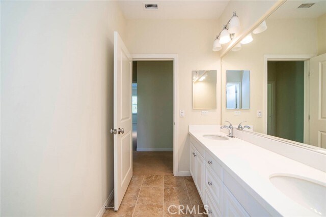 Building Photo - 33 Bromeliad