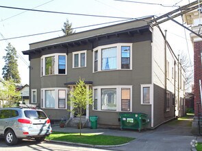 Building Photo - Jenott Apartments