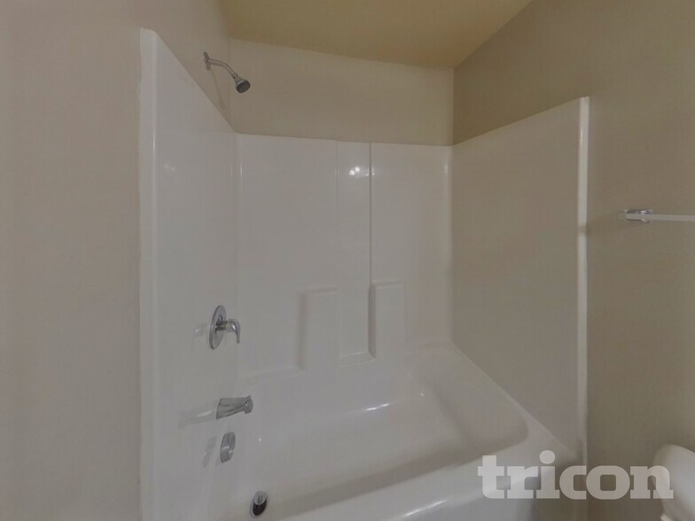 Building Photo - 207 Stillwood Dr