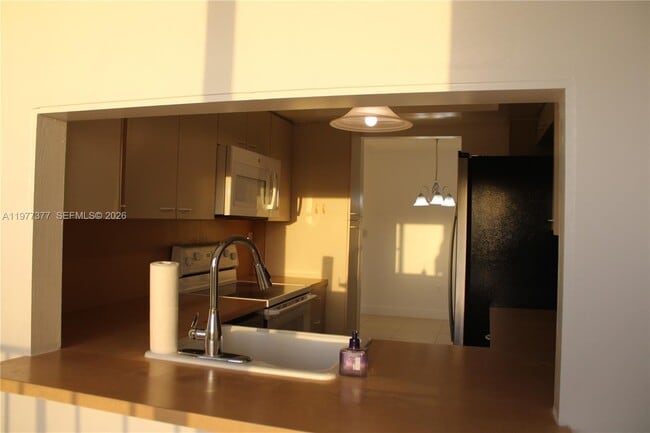 Building Photo - 9410 W Flagler St