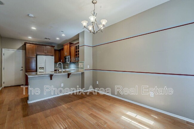 Building Photo - 885 S Osborn Ln