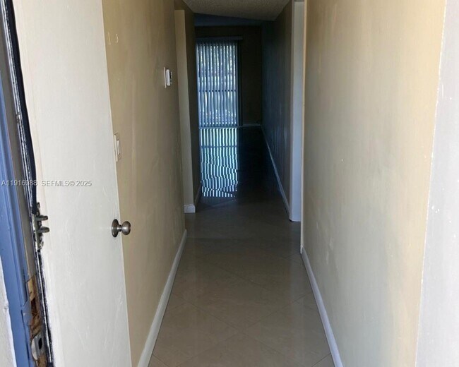 Building Photo - 7920 N Colony Cir