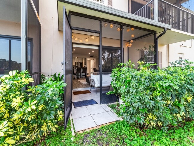 Building Photo - 9001 Jacaranda Ln