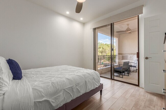 Building Photo - Two bedroom condo