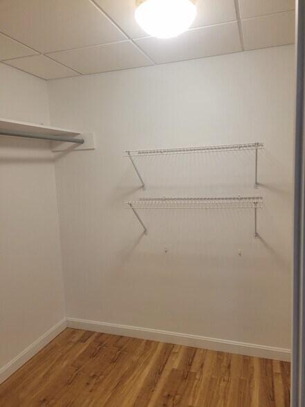 Walkin closet - 42 Lockwood St