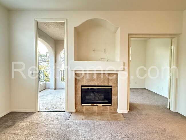 Building Photo - 6473 Terraza Portico