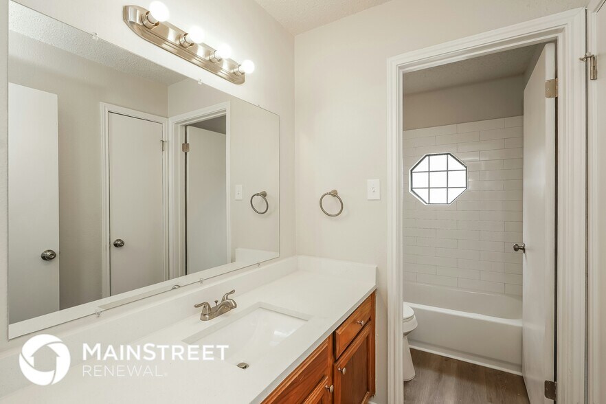 Building Photo - 1409 Hackamore St