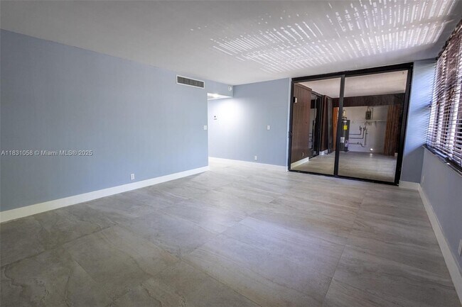 Building Photo - 20350 W Country Club Dr