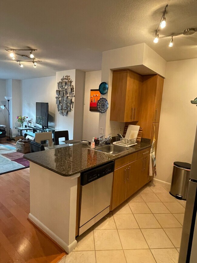 Building Photo - 1021 N Garfield St