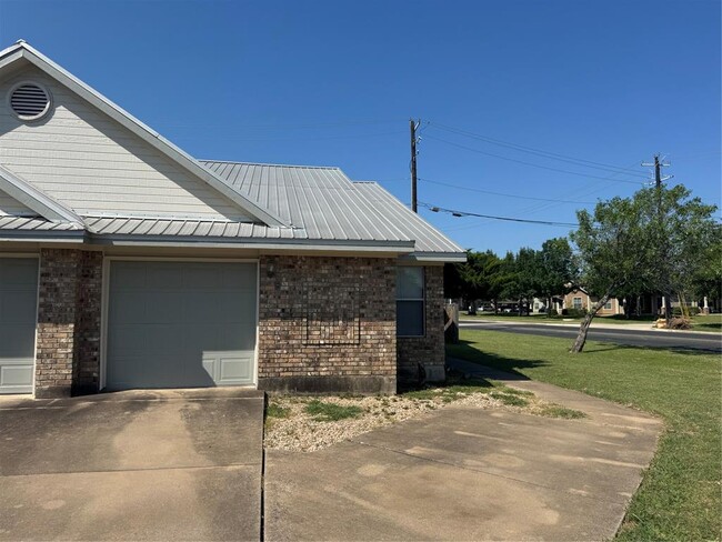 Building Photo - 2914 Whisper Oaks Ln