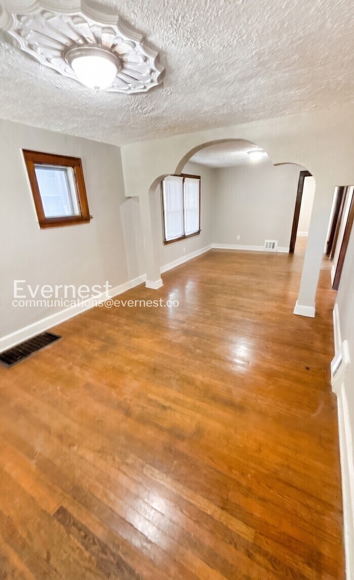 Building Photo - 3720 Darby St