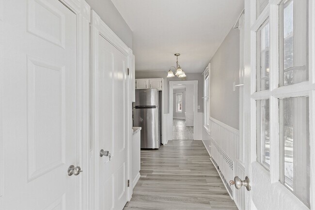 Building Photo - 19 Isabella St