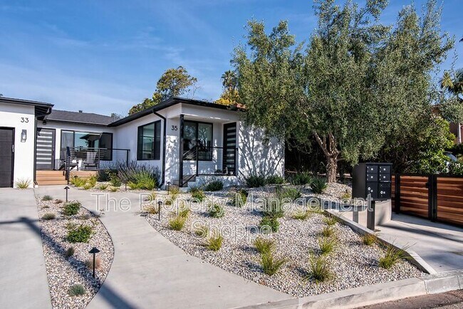 Building Photo - Live Oak 31B