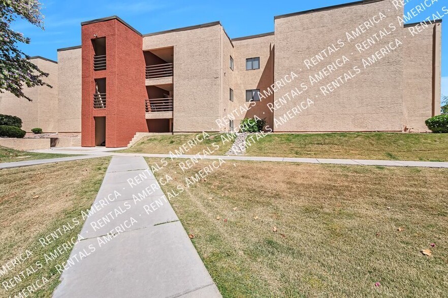 Primary Photo - 1340 N Recker Rd