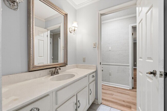 Building Photo - 4-BED, 2-BATH ALL-BRICK HOME NEAR JONESBORO COUNTRY CLUB!