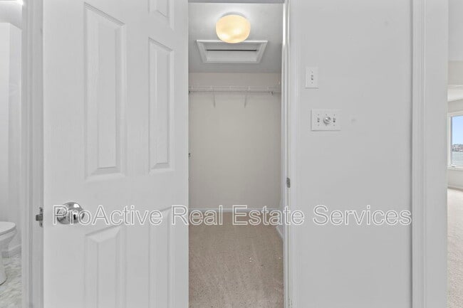 Building Photo - 9468 Bay Front Dr