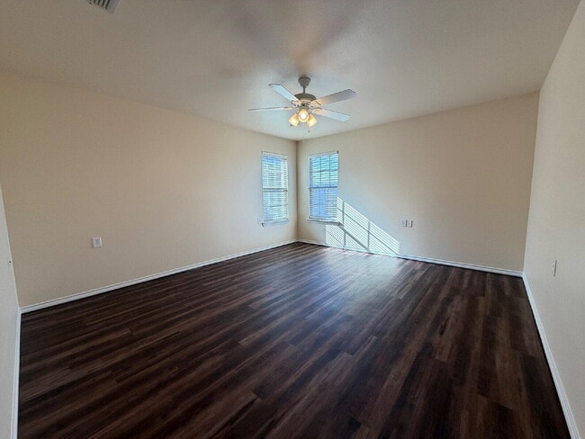 Building Photo - 9910 Weatherford Ave