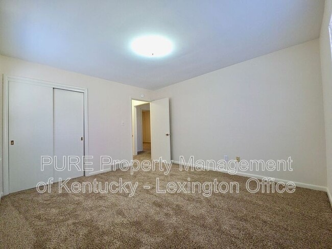 Building Photo - 114 Greenbrier Road