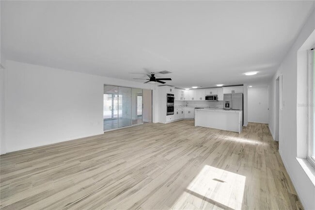 Building Photo - 3307 Pinetree St