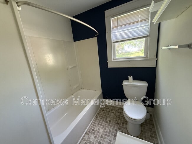Building Photo - 3300 Miami St