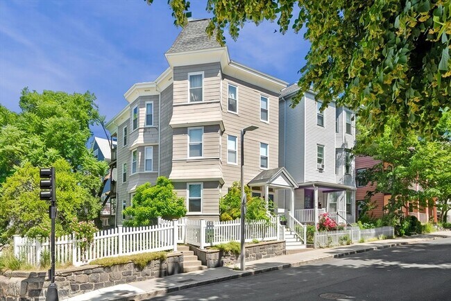 Building Photo - 101-103-103 Wachusett St