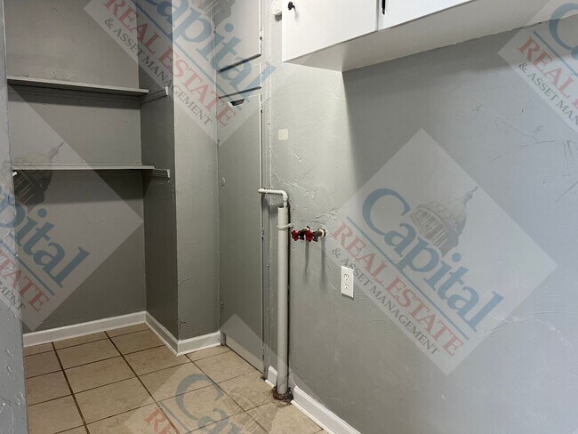 Building Photo - Home Sweet Home