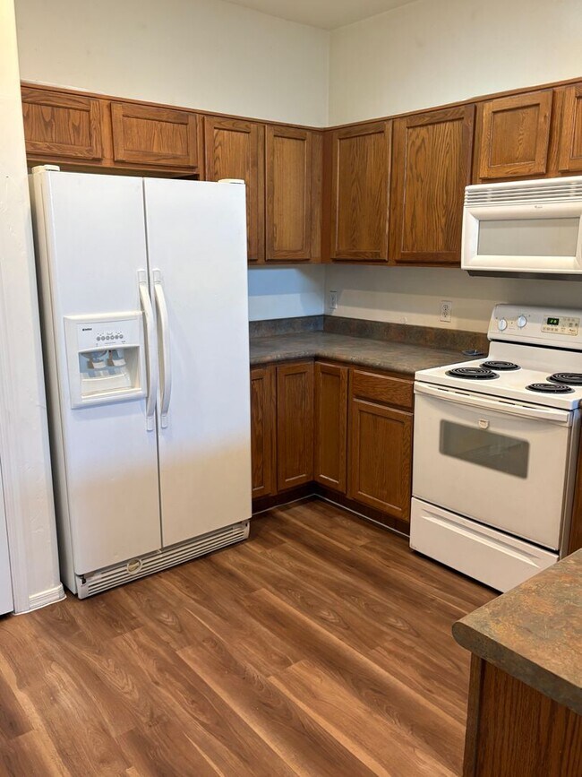 Building Photo - Must See 3 bedroom home! Near Downtown and A Mountain!  A/C! Split Level!