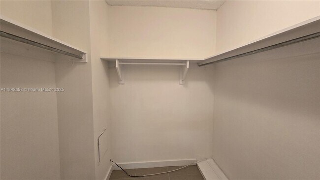 Building Photo - 999 Brickell Bay Dr
